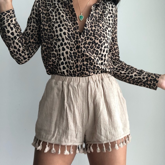 Market boho tan taupe tassel shorts XS-M - Picture 4 of 8